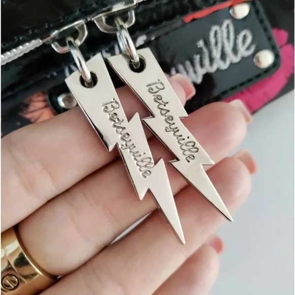 ✨RARE BETSEY JOHNSON LIPS MAKEUP BAG TRAVEL COSMETICS BAG BETSEY JOHNSON KISS✨ - Picture 4 of 6